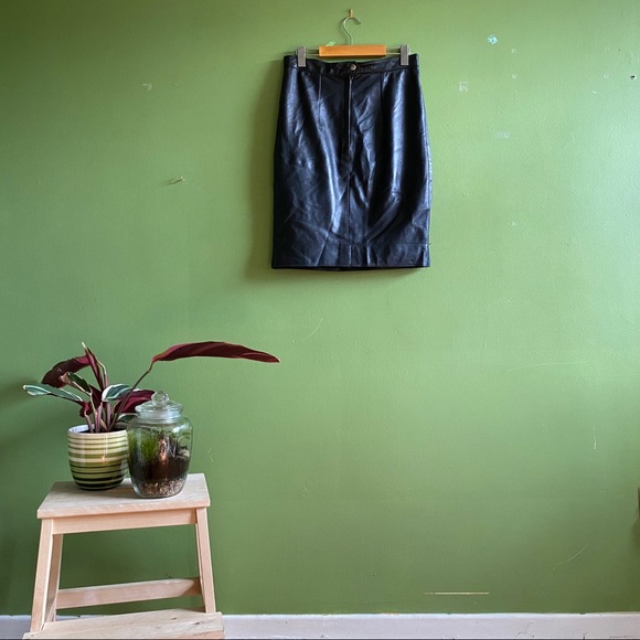 Black leather pencil skirt - Picture 2 of 5